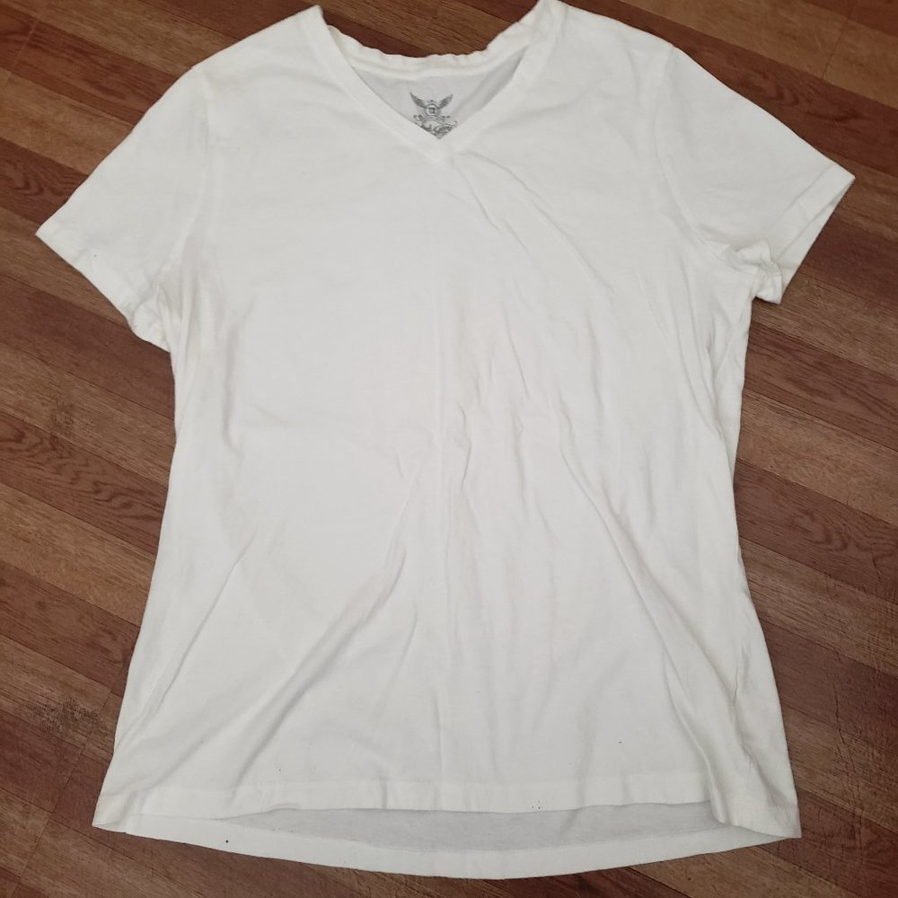 white short sleeve tee